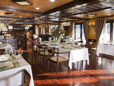 Hera-Cruise-Restaurant-(3)